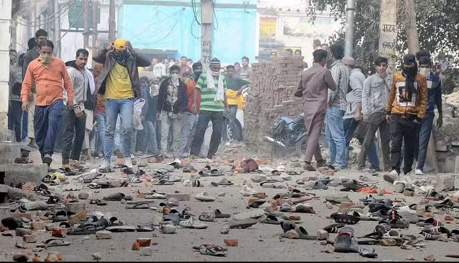 Photo of संभल हिंसा पर योगी सरकार का सख्त रुख, सार्वजनिक जगहों पर लगेंगे श्पत्थरबाजों और उपद्रवियों के पोस्टर