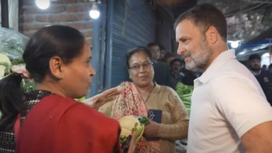 Photo of राहुल गांधी ने महंगाई पर केंद्र सरकार पर साधा निशाना, सब्जी मंडी पहुँच ने सब्जियों के दाम किए पता