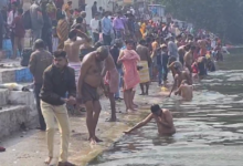 Photo of मकर संक्रांति पर उमड़ी श्रद्धालुओं की भीड़, हजारों लोगों ने किया स्नान