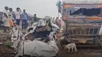 Photo of MP : झाबुआ में दर्दनाक हादसा, सीमेंट से भरा ट्रक कार पर पलटा
