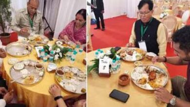 Photo of ‘किसान कर्ज में डूबे और नेताओं को चांदी की थालियों में खाना’, कांग्रेस का महाराष्ट्र सरकार पर तंज