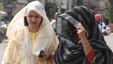 Photo of दिल्ली में उमस भरी गर्मी : तापमान 39 डिग्री पार, आज से बादल और बारिश की उम्मीद