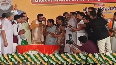 Photo of दिल्ली की सीएम रेखा गुप्ता पहुंची जुलाना: मंच पर केक काटकर मनाया जन्मदिन