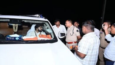 Photo of बेमेतरा : भाजपा विधायक की गाड़ी पर पथराव, पुलिस ने अज्ञात के खिलाफ दर्ज किया मामला