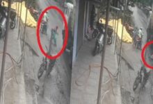 Photo of  ट्रेलर के आगे कूदकर महिला ने की खुदकुशी, पति की मौत के बाद मायके में रह रही थी