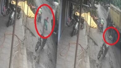 Photo of  ट्रेलर के आगे कूदकर महिला ने की खुदकुशी, पति की मौत के बाद मायके में रह रही थी