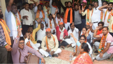 Photo of भाजपा कार्यकर्ता से दुर्व्यवहार पर नेताओं का धरना- प्रदर्शन