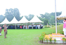 Photo of सीएम धामी ने मुख्यमंत्री आवास पर किया ध्वाजारोहण, राष्ट्रीय एकता की शपथ दिलाई