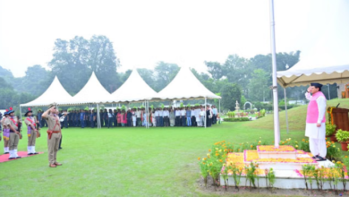 Photo of सीएम धामी ने मुख्यमंत्री आवास पर किया ध्वाजारोहण, राष्ट्रीय एकता की शपथ दिलाई