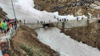 Photo of पैदल मार्ग पर पहाड़ी से गिरे भारी पत्थर, चपेट में आने से महाराष्ट्र के यात्री की मौत