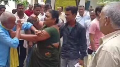 Photo of जहानाबाद डीएम कार्यालय में हाईवोल्टेज ड्रामा: पत्नी ने पति और बहू की कर दी पिटाई