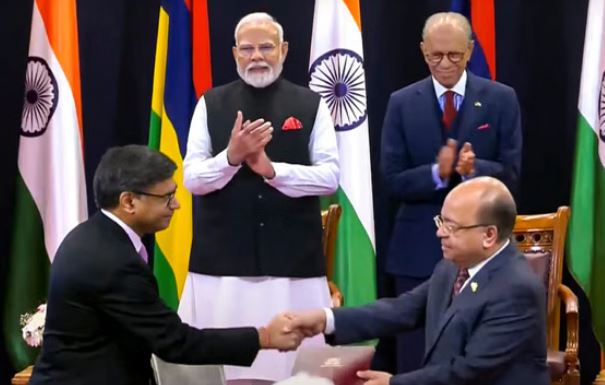 Photo of मॉरीशस में फ्लोटिंग सोलर प्रोजेक्ट लगाएगा भारत