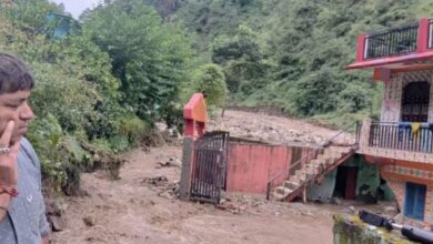 Photo of चमोली में प्रकृति का प्रकोप: बिजली चमकी, संभलने का नहीं मिला माैका