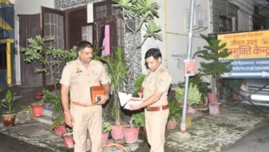 Photo of यूपी के नशा मुक्ति केंद्र में कत्ल: खिड़की के शीशे से काटा गला