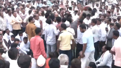 Photo of नागपुर में सड़कों पर उतरे किसान, कर्ज माफी को लेकर बंद किया नेशनल हाइवे