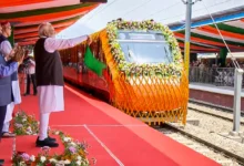 Photo of वाराणसी: वंदे भारत को हरी झंडी दिखाकर बोले पीएम मोदी