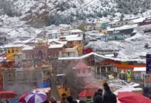 Photo of उत्तराखंड : बदरीनाथ धाम में हुई बर्फबारी, चारों तरफ बिछी सफेद चादर