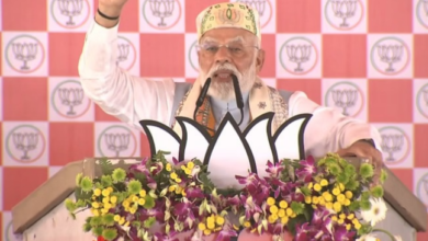 Photo of पीएम मोदी ने धर्म के अपमान पर राहुल गांधी, लालू यादव को घेरा