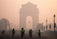 Photo of दिल्ली में दमघोंटू हवा: AQI 400 के पार, रेड जोन में फंसे ये इलाके