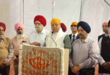 Photo of देहरादून में गुरु नानक देव प्रकाश पर्व पर गुरुद्वारे पहुंचे सीएम धामी