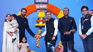 Photo of पीरामल फाइनेंस की लिस्टिंग में पहुंचा अंबानी परिवार