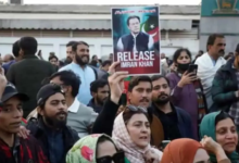 Photo of इमरान खान को सजा सुनाने के खिलाफ PTI कार्यकर्ताओं का प्रदर्शन