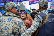Photo of ‘बॉर्डर खोल दो, हमें बचा लो…’; बांग्लादेश में फंसे हिंदुओं की भारत से गुहार