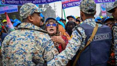 Photo of ‘बॉर्डर खोल दो, हमें बचा लो…’; बांग्लादेश में फंसे हिंदुओं की भारत से गुहार