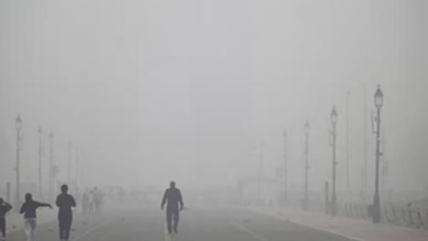 Photo of दिल्ली की हवा फिर हुई जहरीली, ठंड और कम हवा ने बढ़ाया प्रदूषण, AQI 400 के पार