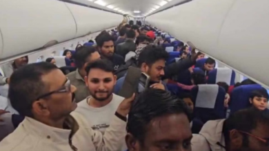 Photo of खराब मौसम बना मुसीबत, दरभंगा में नहीं हुई लैंडिंग, फ्लाइट डायवर्ट होने पर यात्रियों ने किया हंगामा