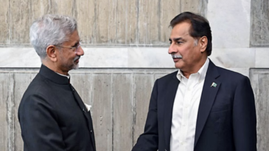 Photo of जयशंकर ने PAK संसद के स्पीकर से मिलाया हाथ, खुद की पीठ थपथपा कर पाकिस्तान बोला…