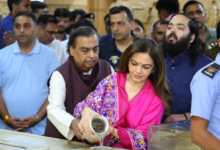 Photo of नए साल पर ज्योतिर्लिंग के दर्शन करने पहुंचा अंबानी परिवार, सोमनाथ महादेव मंदिर में टेका माथा