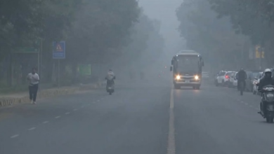 Photo of दिल्लीवासियों को प्रदूषण से हल्की राहत, खराब श्रेणी में बरकरार फिजा, जानें आज कितना एक्यूआई