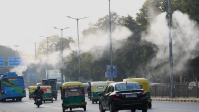 Photo of दिल्ली में सांसों का ‘आपातकाल’: गंभीर श्रेणी में पहुंची फिजा, कई इलाकों में 500 के करीब एक्यूआई