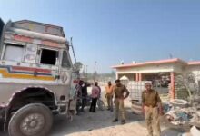 Photo of डीएम के निर्देश पर गठित संयुक्त टीम ने अवैध खनन परिवहन में लिप्त एक दर्जन से ज्यादा ट्रकों को किया सीज