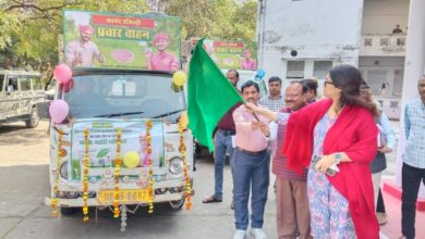 Photo of डीएम ने फार्मर रजिस्ट्री वाहन को हरी झंडी दिखाकर किया रवाना