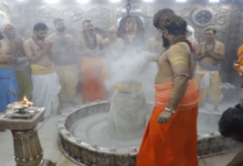 Photo of महाकाल मंदिर में होली की धूम, भस्म आरती में लगाया हर्बल गुलाल