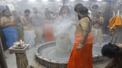 Photo of महाकाल मंदिर में होली की धूम, भस्म आरती में लगाया हर्बल गुलाल