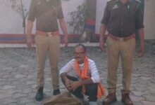 Photo of थाना महोबकंठ की पुलिस टीम ने अवैध देशी शराब के साथ 01 नफर अभियुक्त को किया गिरफ्तार-