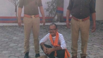 Photo of थाना महोबकंठ की पुलिस टीम ने अवैध देशी शराब के साथ 01 नफर अभियुक्त को किया गिरफ्तार-