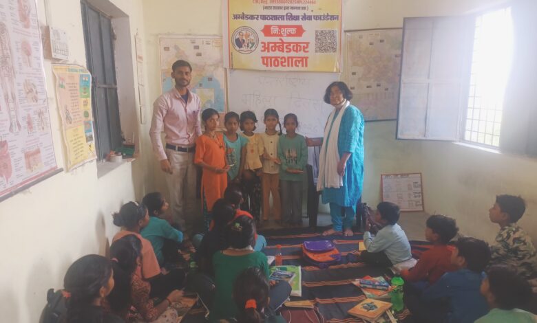 Photo of अंबेडकर पाठशाला खंदिया में अंतरराष्ट्रीय महिला दिवस पर संगोष्ठी, बच्चियों को किया सम्मानित