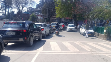 Photo of ईद के बाद नैनीताल में बढ़ा ट्रैफिक का दबाव, दोपहिया वाहनों पर रोक