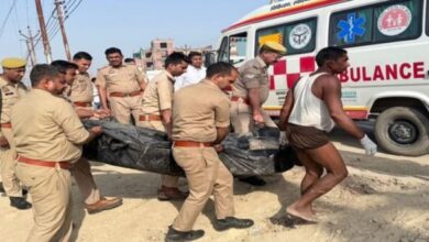 Photo of मथुरा नाव हादसा: यमुना में दो और शव मिले, अब तक 13 श्रद्धालुओं की माैत