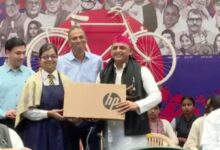 Photo of अखिलेश यादव ने मेधावी छात्र-छात्राओं को किया सम्मानित