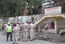 Photo of  यमुना बाजार में अवैध कब्जों पर गरजा बुलडोजर, तोड़-फोड़ की कार्रवाई