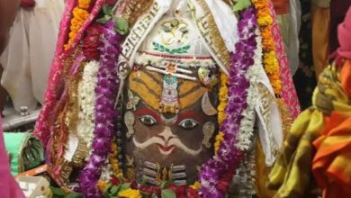 Photo of राम नाम के बेलपत्र से सजे महाकाल, भस्म आरती में उमड़ी भक्तों की भीड़