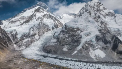 Photo of माउंट एवरेस्ट पर इंसानों के पेशाब से तेजी से पिघल रहा ग्लेशियर